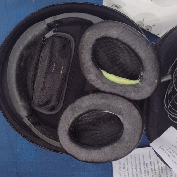 Bose Quiet Comfort 15 Headphones - Picture 2 of 4